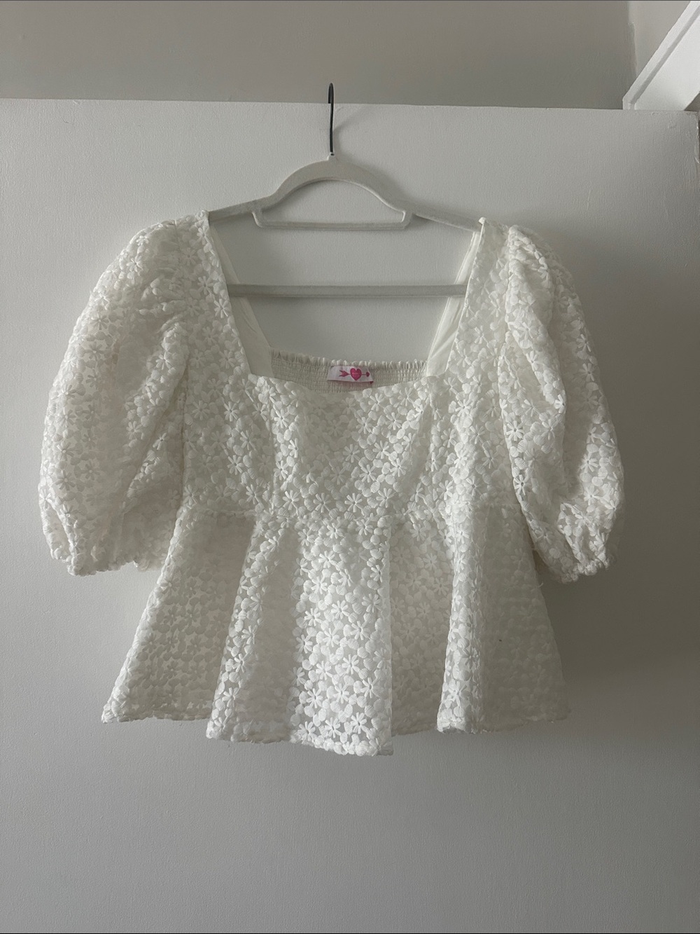 Boutique White Floral Lace Puff-Sleeve Peplum Top | Size M